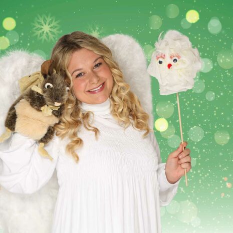 kindertheater-zauberfloeckchen-warten-auf-das-christkind-angie-mit-zauberfloeckchen-und-ramon