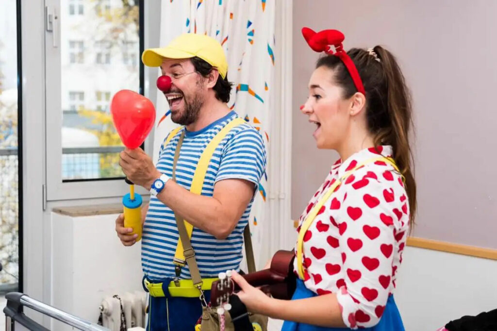 Portrait Pia Strömer als Klinikclown in Aktion